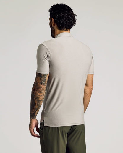 Polo deportivo de manga corta largo en gris jaspeado claro
