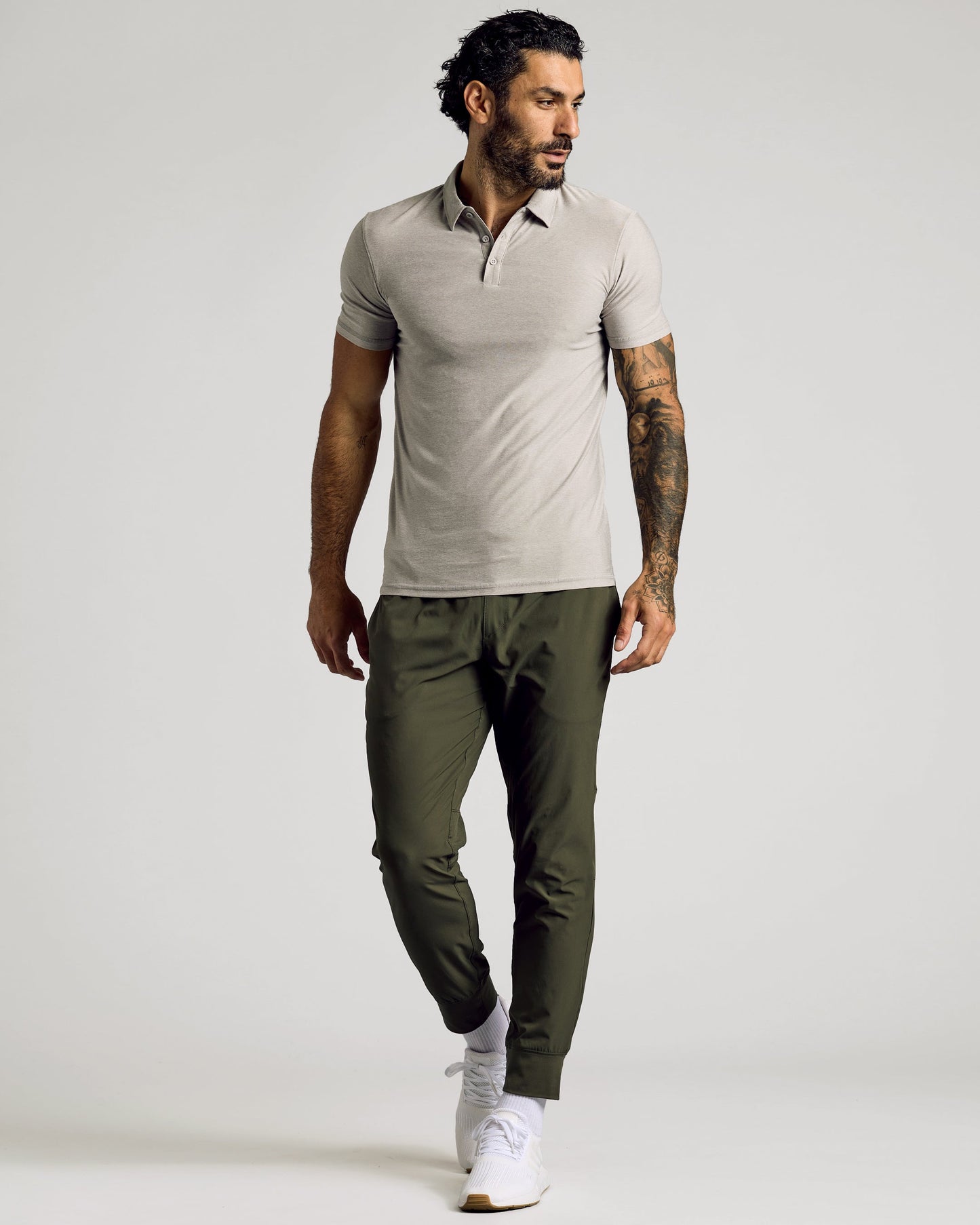 Polo deportivo de manga corta largo en gris jaspeado claro