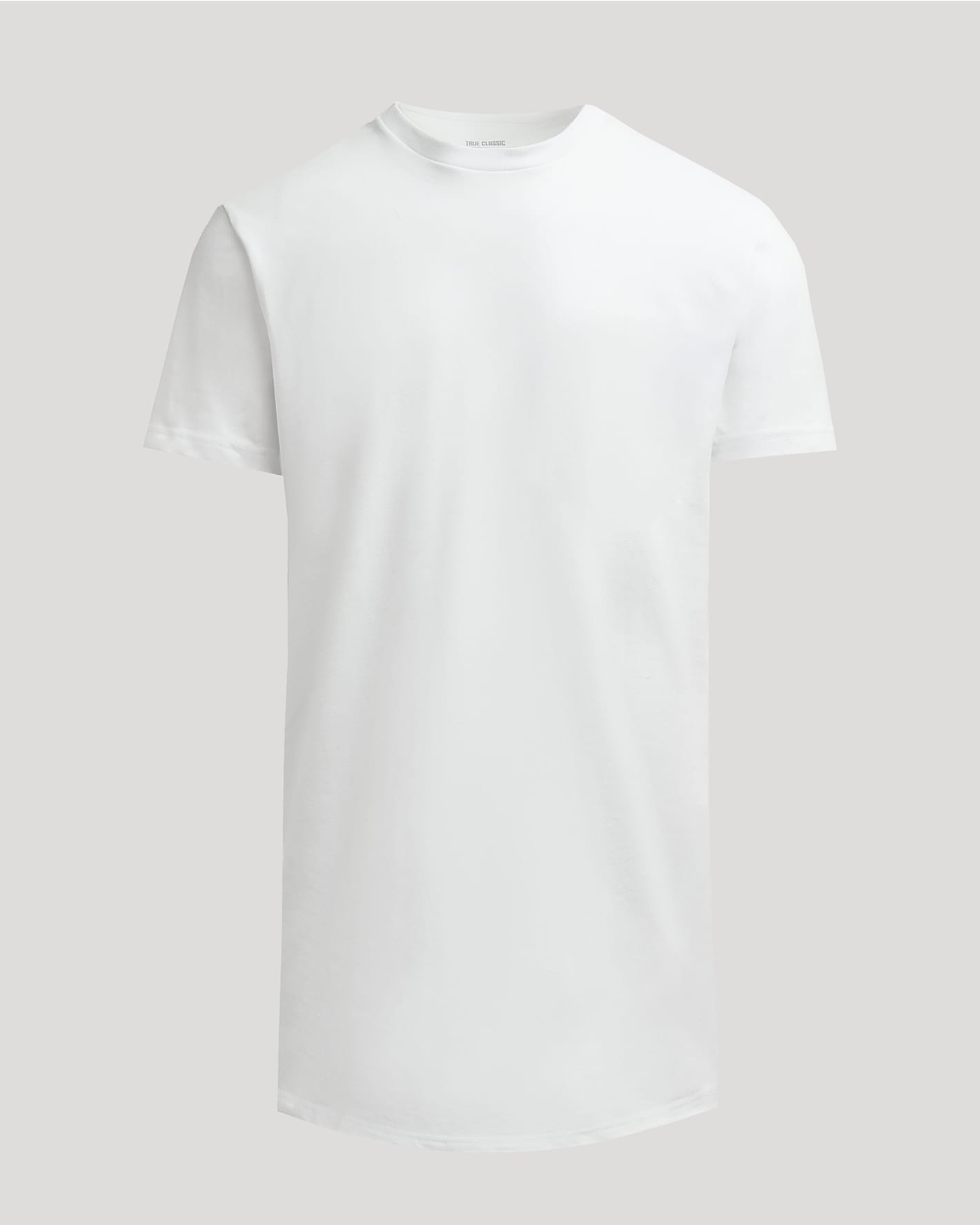 Camiseta blanca alta de manga larga con dobladillo curvo.