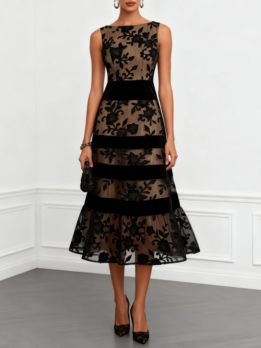 Noa | Vestido de largo medio en tul negro con estampado floral y diseño sin mangas