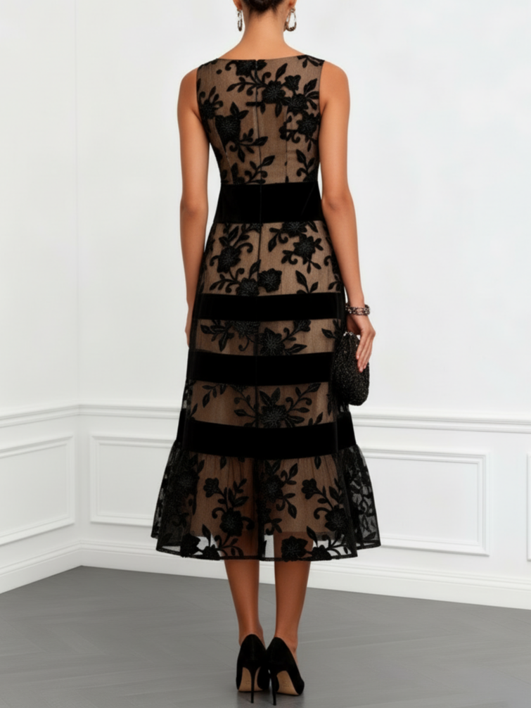 Noa | Vestido de largo medio en tul negro con estampado floral y diseño sin mangas