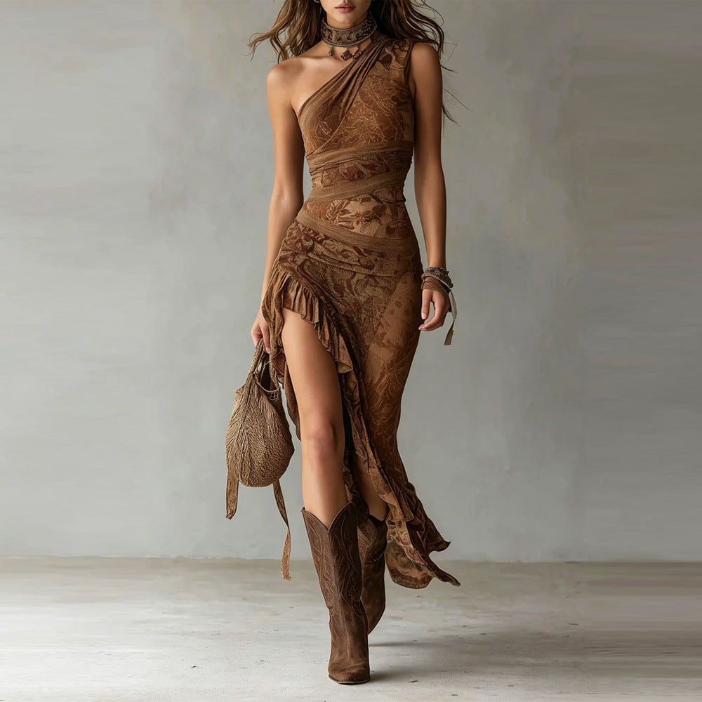 Elena | Vestido largo asimétrico con estampado llamativo y abertura con volantes
