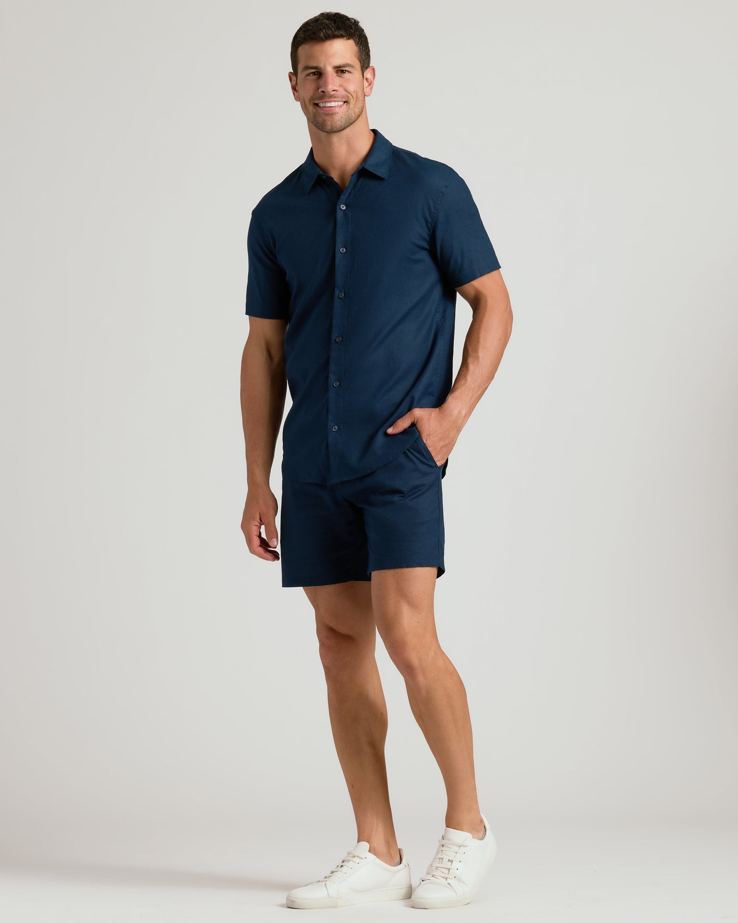Pantalones cortos de lino azul marino de 7 pulgadas