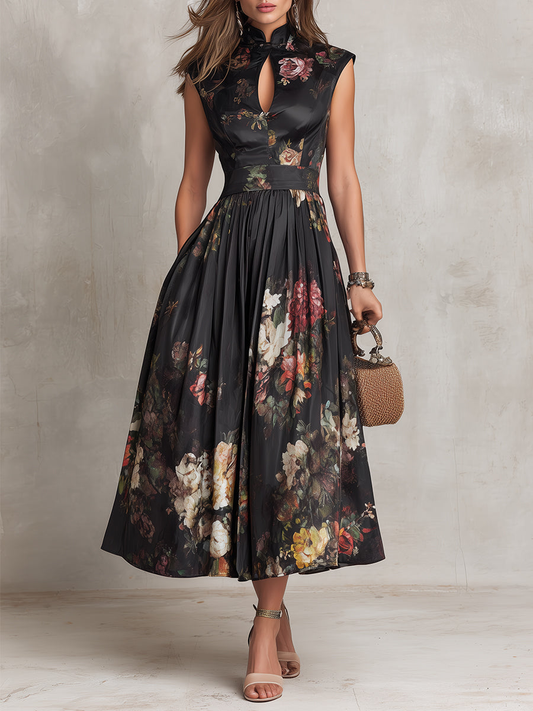 Violeta | Vestido de largo medio de satén negro plisado con estampado floral y escote lágrima