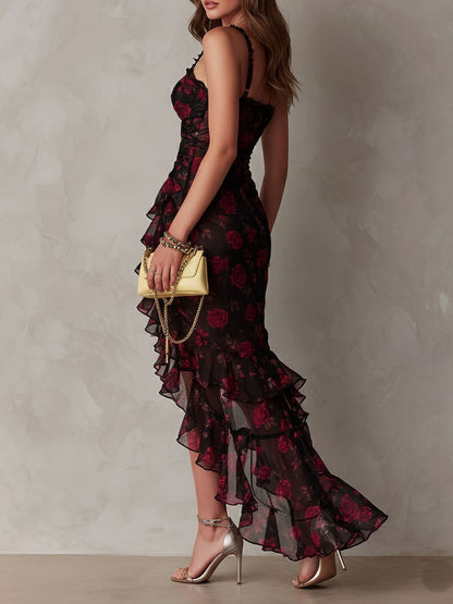 Ana| Vestido corto drapeado con estampado floral en negro y rojo y bajo con volantes