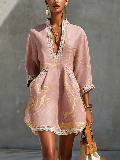 Minivestido de Encaje de Ganchillo Rosa con Motivos Dorados y Escote en V