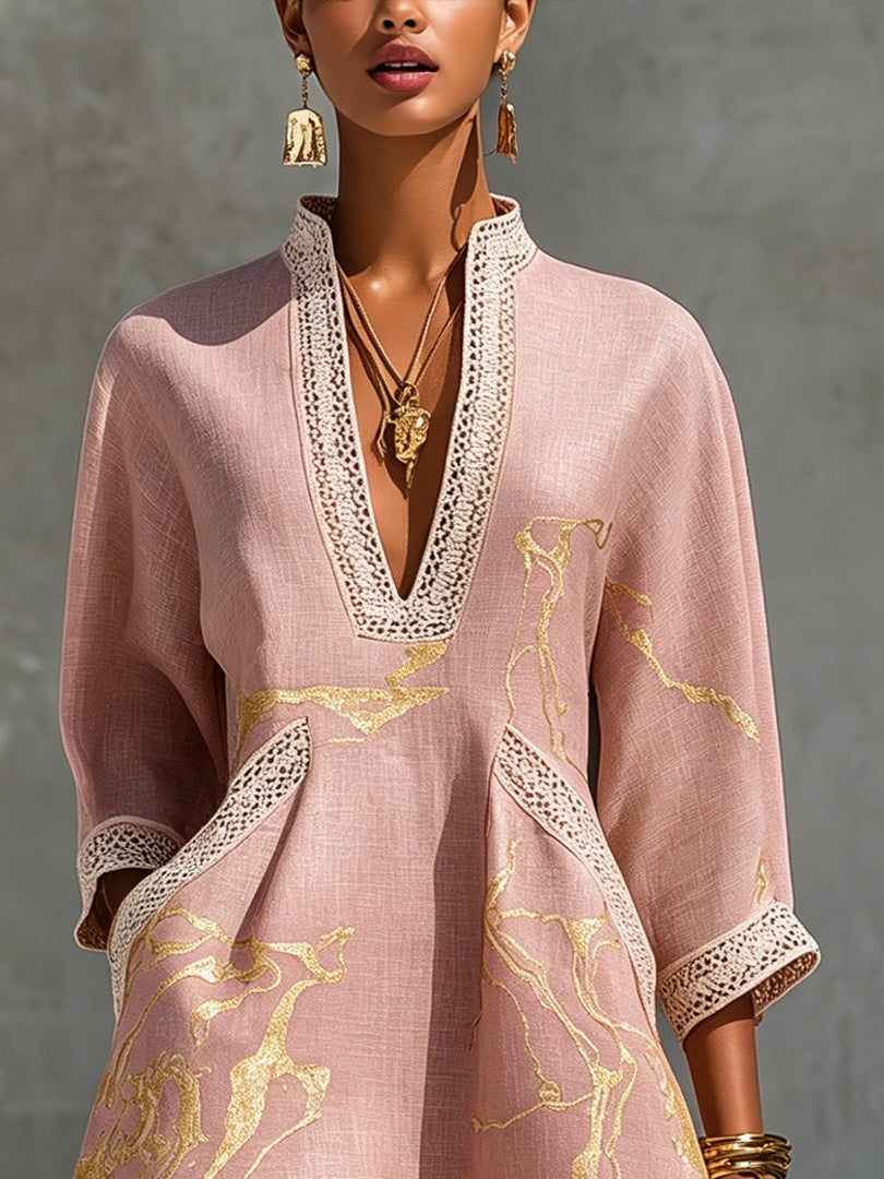 Minivestido de Encaje de Ganchillo Rosa con Motivos Dorados y Escote en V