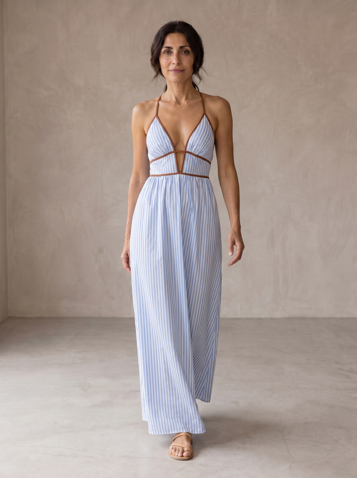 Valeria | Vestido Largo de Rayas con Escote Elegante