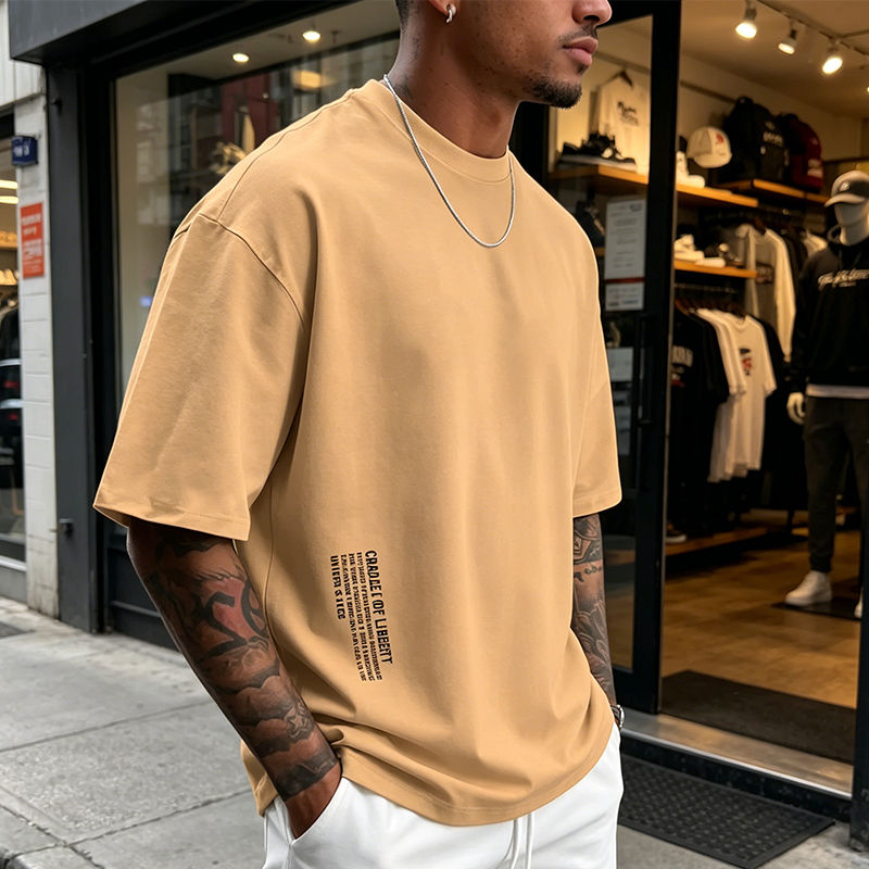 Camiseta Urbana Hombre Oversize – Mezcla de Algodón Premium y Estampado Gráfico