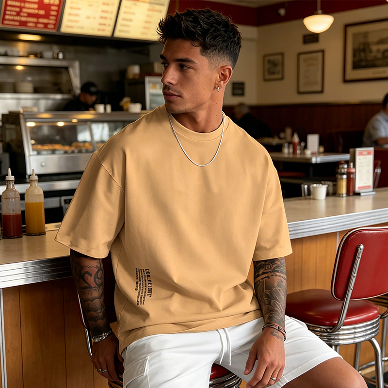 Camiseta Urbana Hombre Oversize – Mezcla de Algodón Premium y Estampado Gráfico