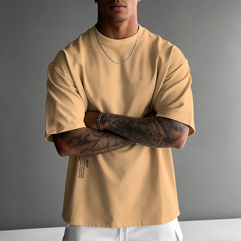 Camiseta Urbana Hombre Oversize – Mezcla de Algodón Premium y Estampado Gráfico